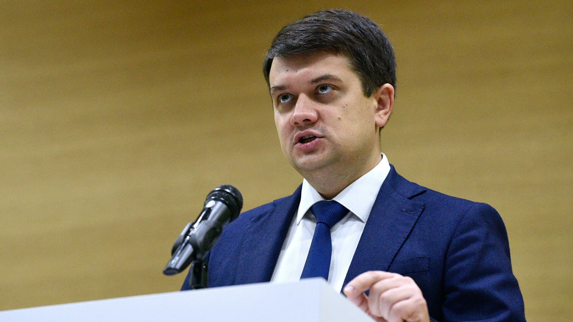Депутаты Зеленского отстранили главу Верховной Рады от ведения заседаний